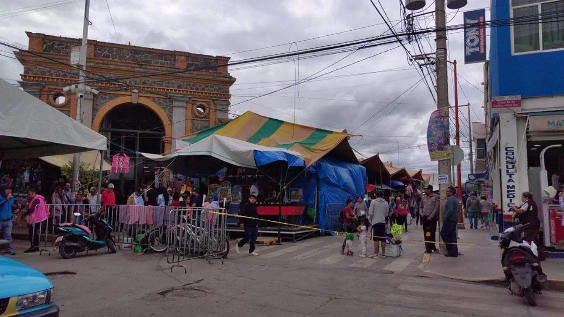 Locatarios del Mercado Municipal de Texmelucan, Domingo Arenas, salieron a las calles